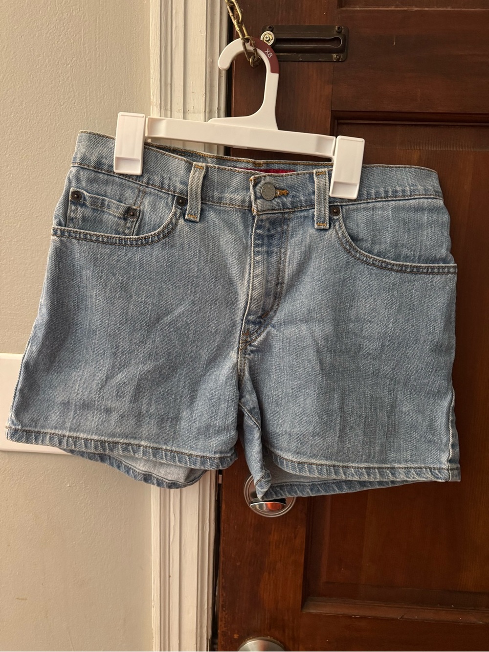 VTG Y2K Levi’s Low Stretch Denim Shorts Size 7 Light Wash